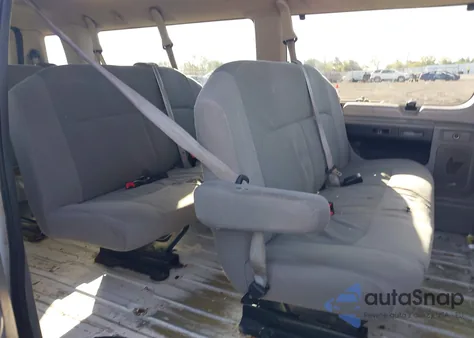 2011 Ford Econoline E350 Super Duty Wagon z USA, uszkodzony, nr VIN 1FBSS3BL7BDA75015